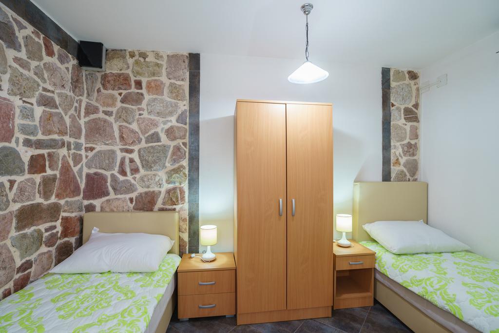 Apartments Zezelj Sveti Stefan Εξωτερικό φωτογραφία