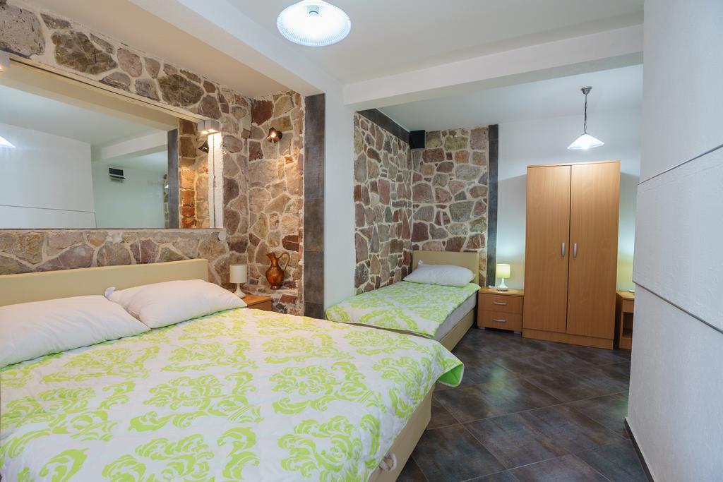 Apartments Zezelj Sveti Stefan Εξωτερικό φωτογραφία