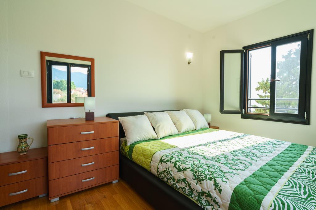 Apartments Zezelj Sveti Stefan Εξωτερικό φωτογραφία