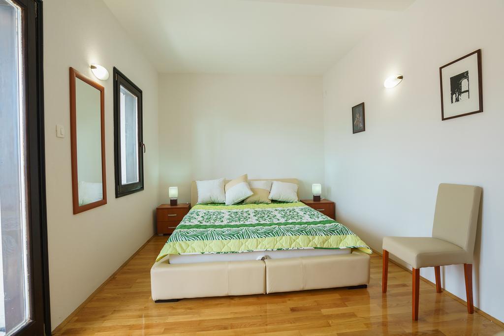 Apartments Zezelj Sveti Stefan Εξωτερικό φωτογραφία