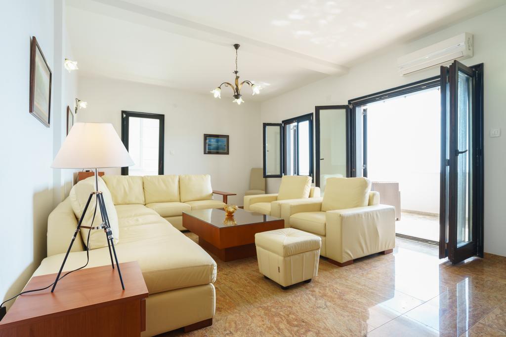 Apartments Zezelj Sveti Stefan Εξωτερικό φωτογραφία