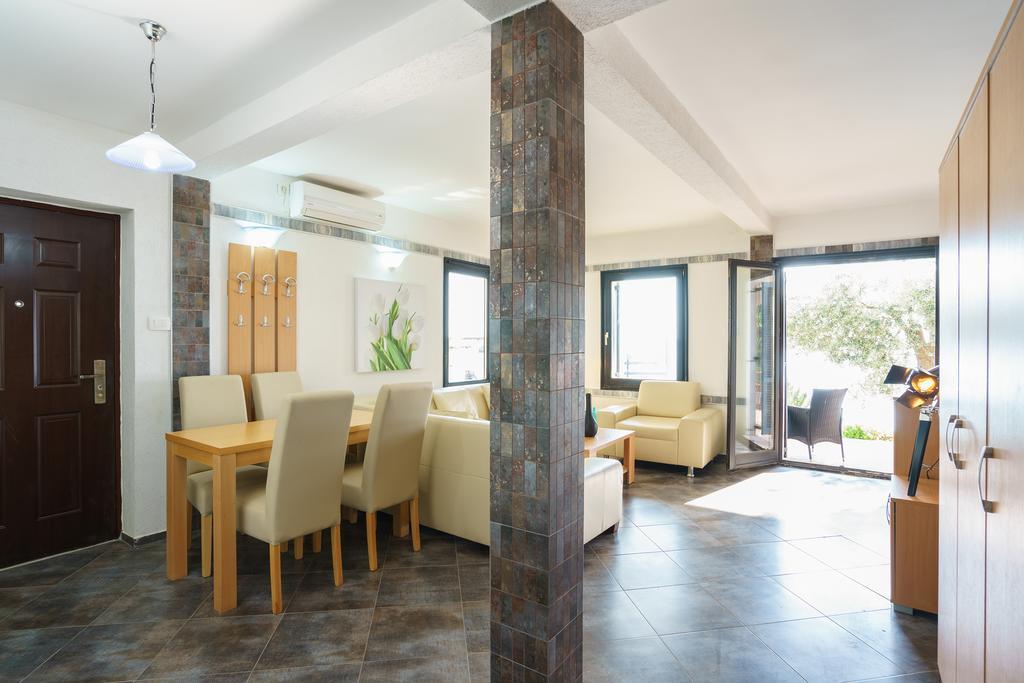 Apartments Zezelj Sveti Stefan Εξωτερικό φωτογραφία