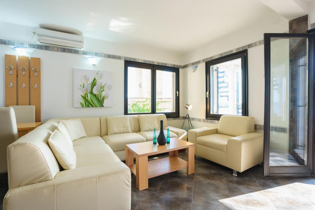 Apartments Zezelj Sveti Stefan Εξωτερικό φωτογραφία