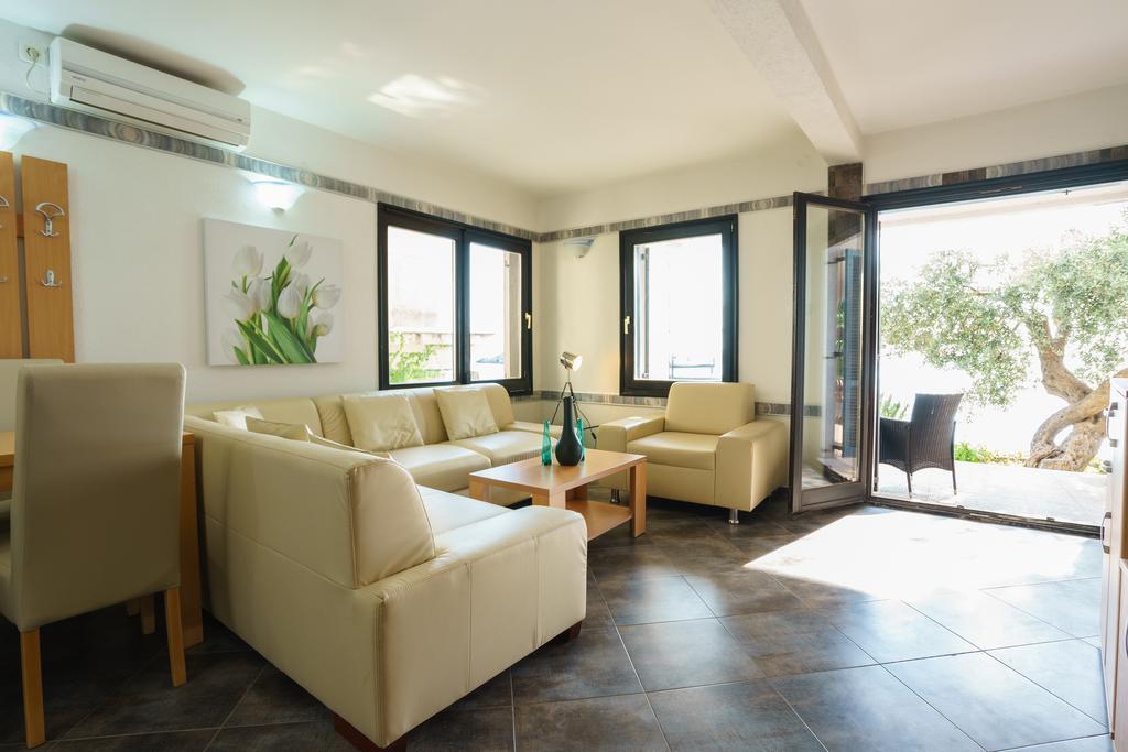 Apartments Zezelj Sveti Stefan Εξωτερικό φωτογραφία