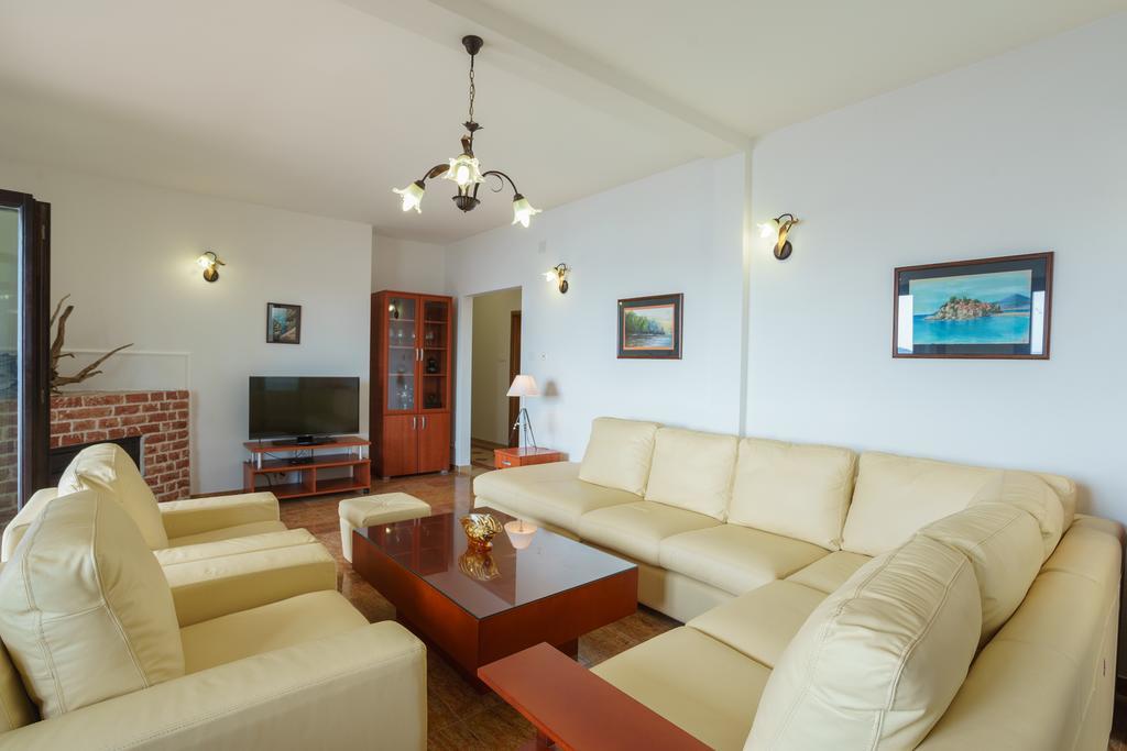 Apartments Zezelj Sveti Stefan Εξωτερικό φωτογραφία