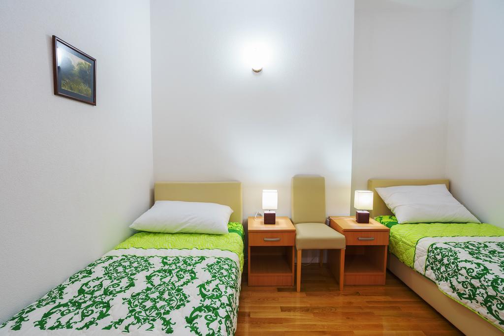 Apartments Zezelj Sveti Stefan Εξωτερικό φωτογραφία