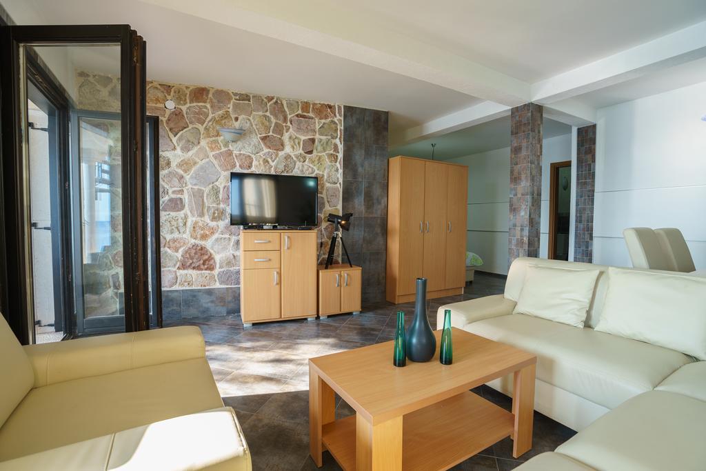 Apartments Zezelj Sveti Stefan Εξωτερικό φωτογραφία