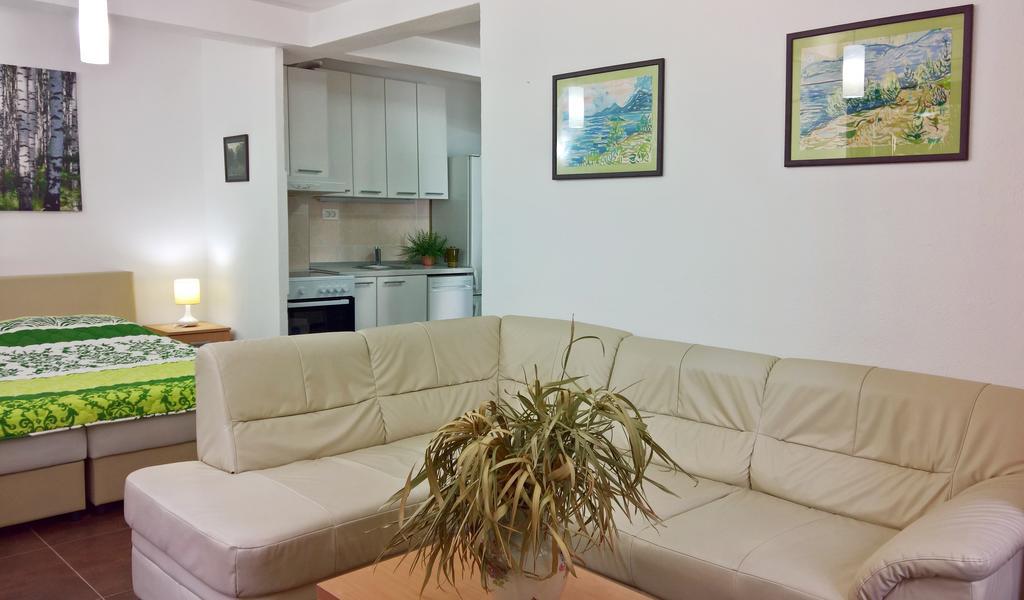 Apartments Zezelj Sveti Stefan Εξωτερικό φωτογραφία