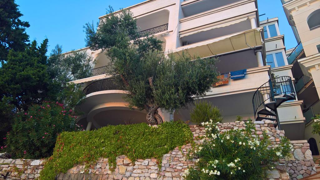 Apartments Zezelj Sveti Stefan Εξωτερικό φωτογραφία